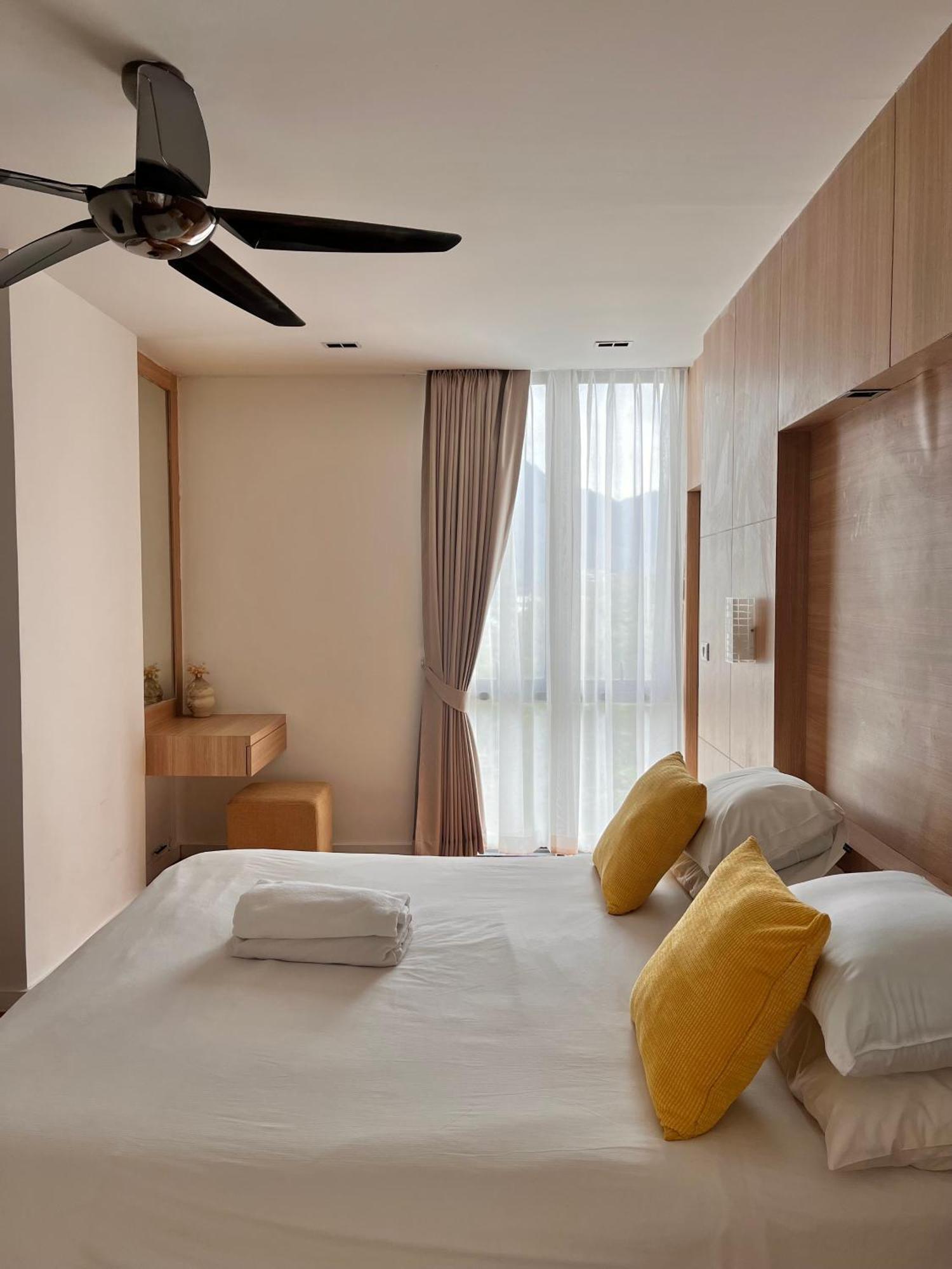 Stylish Penthouse With Panoramic Views At Icon Park Appartement