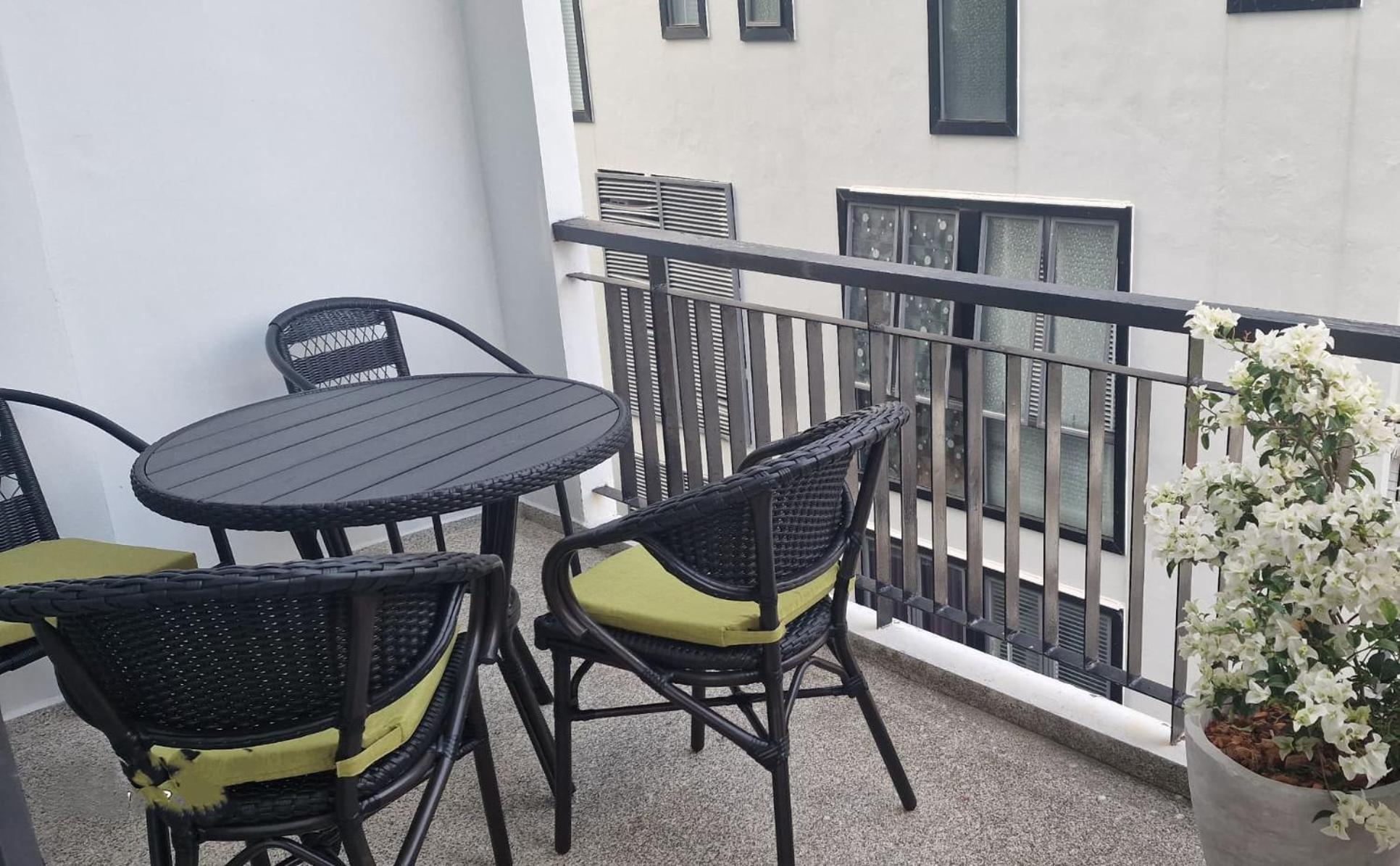 Stylish Penthouse With Panoramic Views At Icon Park *