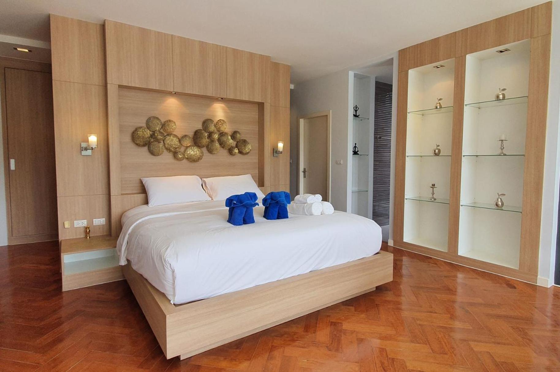 Stylish Penthouse With Panoramic Views At Icon Park Apartment